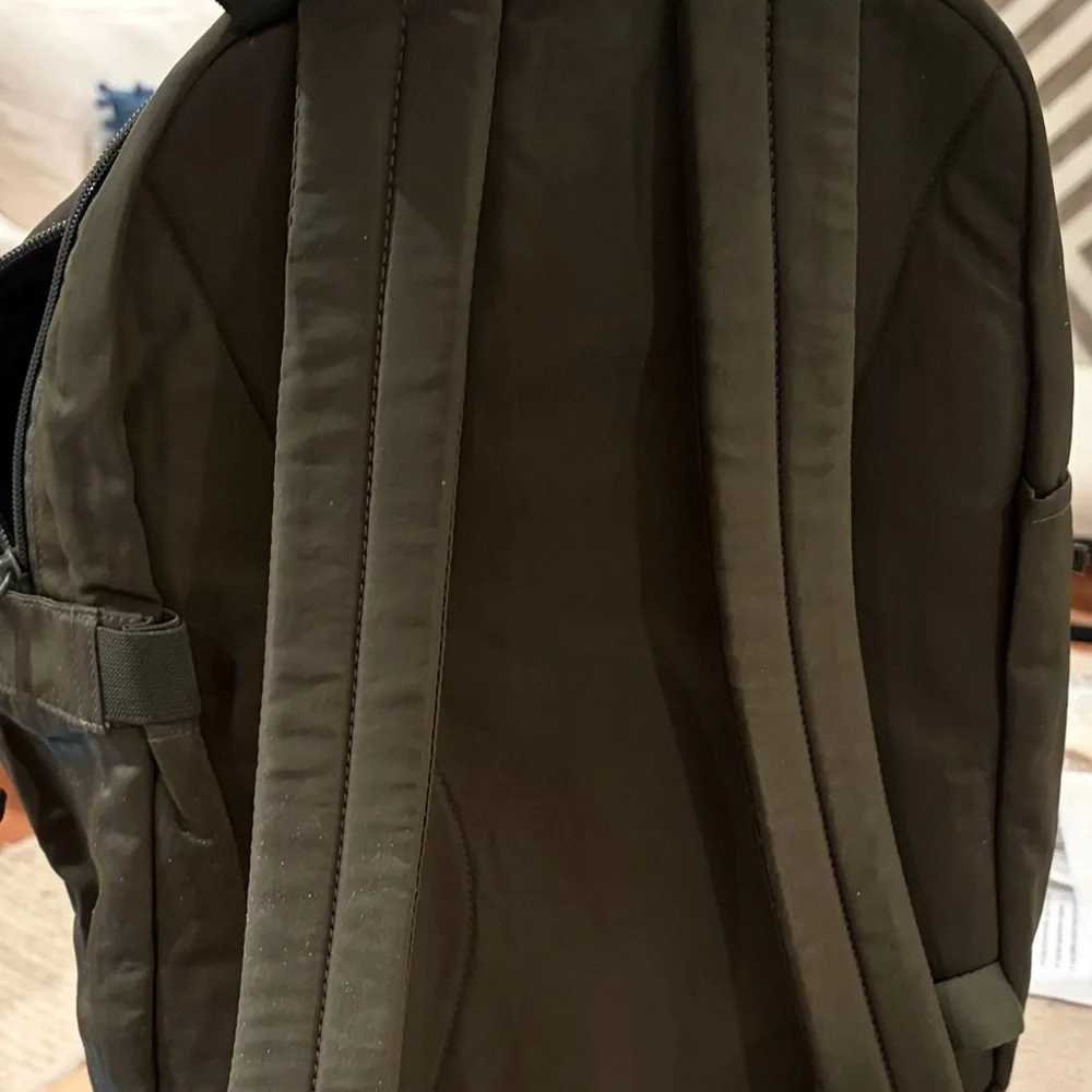 Levi's Army Green L-pack Round Backpack/NWT - Picture 8 of 12